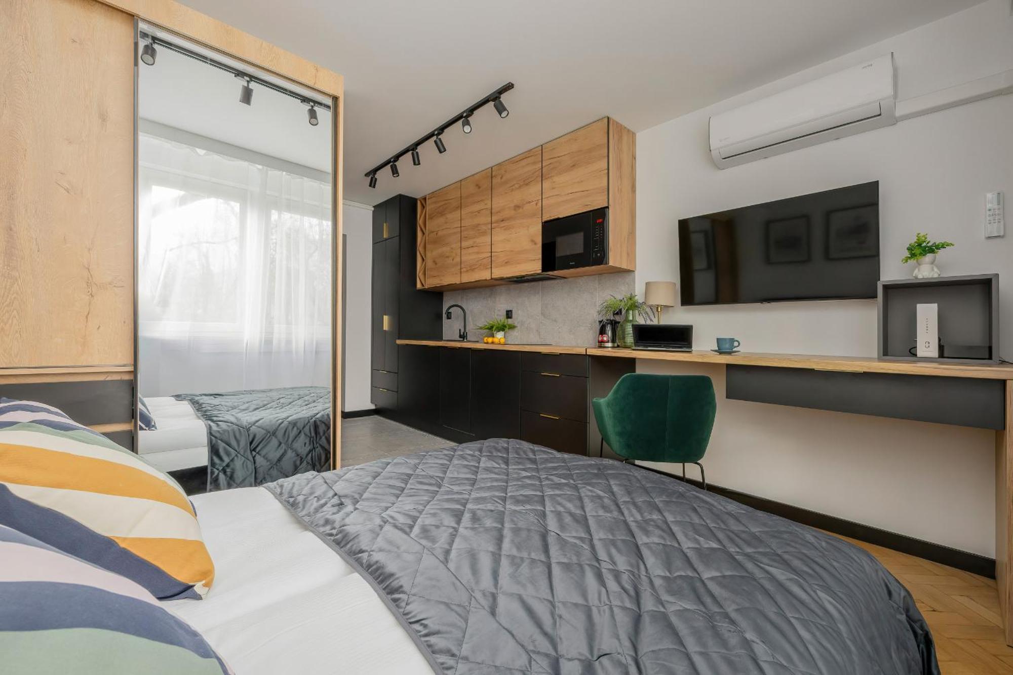 Modern Black & Wooden Apartment Warsaw Near The Airport By Noclegi Renters Exteriér fotografie
