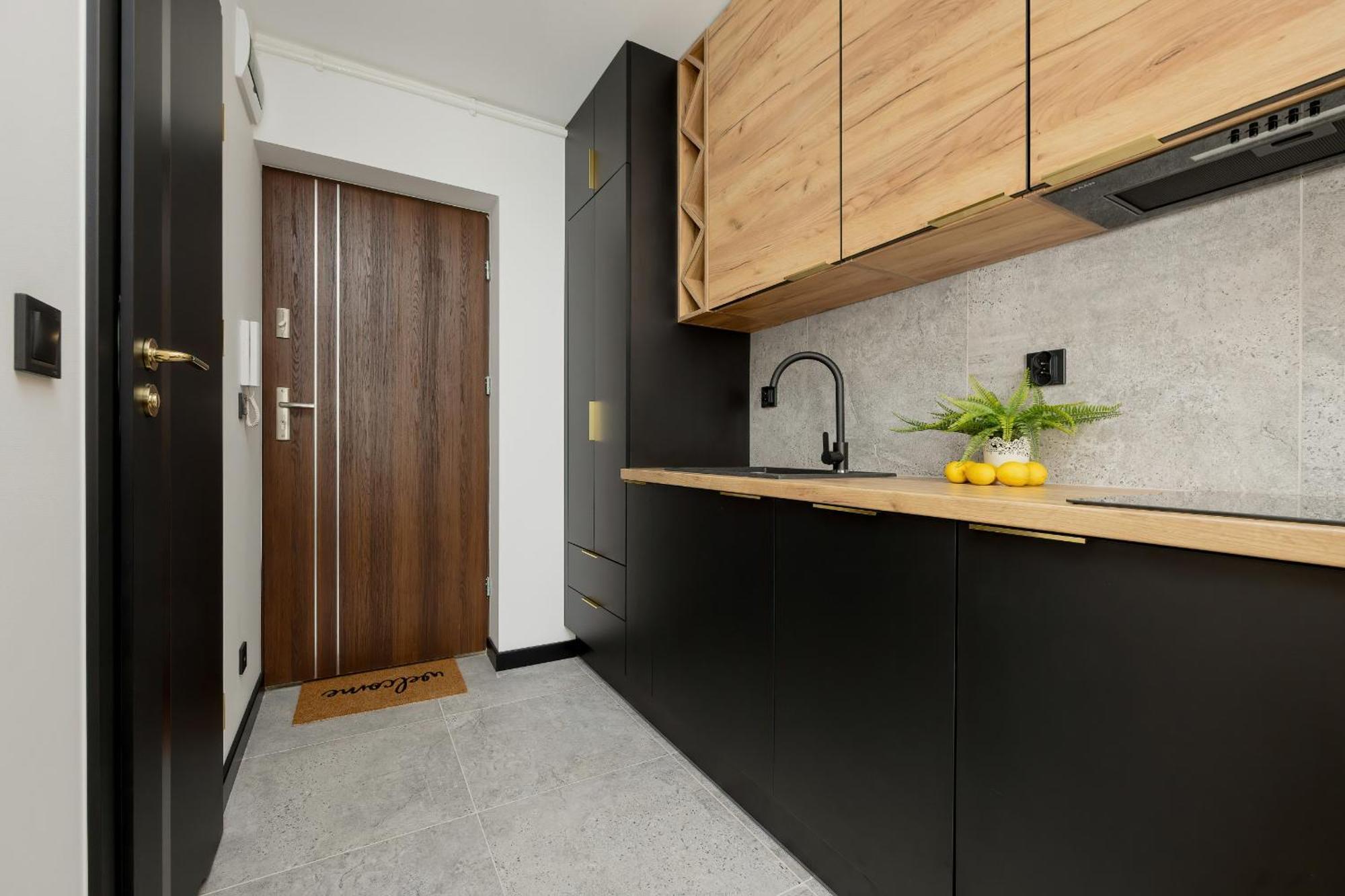 Modern Black & Wooden Apartment Warsaw Near The Airport By Noclegi Renters Exteriér fotografie
